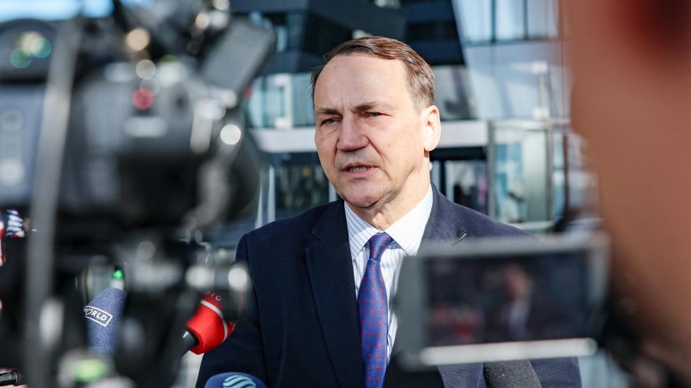 polonia advierte a putin sobre su espacio aéreo: posible detención en camino a hungría