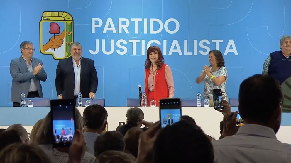 Cristina asumi� la titularidad del PJ nacional advirtiendo que Milei tiene la "aceptaci�n de la sociedad a una suerte de ajuste violento"
