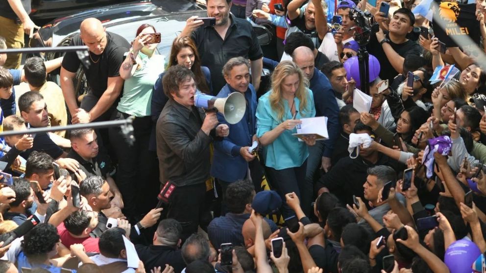 Milei en un acto de campaña en Santiago del Estero