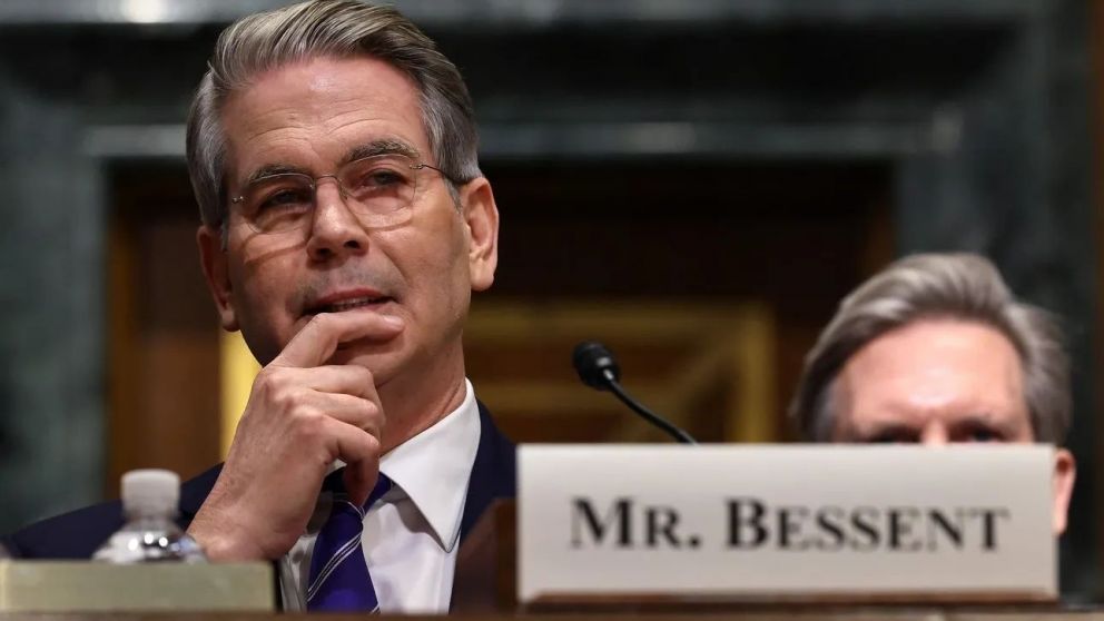 "Los fondos de cobertura que atacaron los activos argentinos en los últimos meses sin duda sufrieron grandes pérdidas ayer", sostuvo Scott Bessent