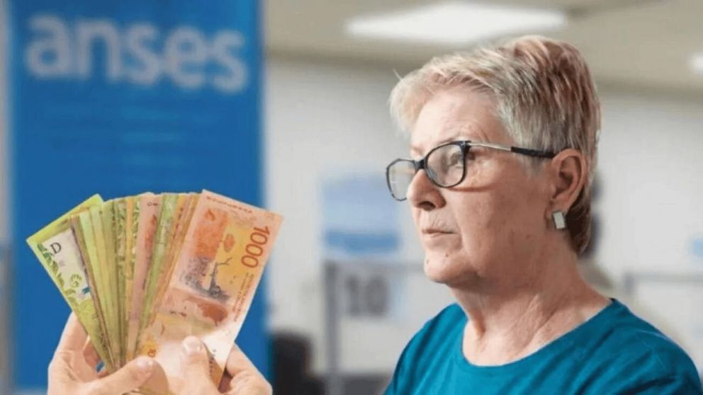 Qu� pasar� con el bono para jubilados de la Anses