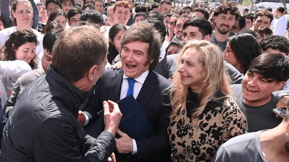 A su regreso de EE.UU., Milei saldrá de campaña con Diego Santilli por PBA.