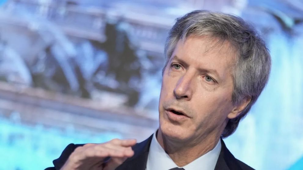 Santiago un excedente de $4,7 billones que, de no ser absorbido, habr�a desbordado el equilibrio monetario. La soluci�n lleg� 48 horas m�s tarde