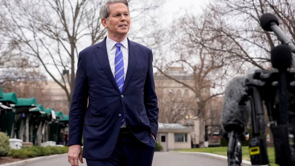 Scott Bessent anunció que Estados Unidos volvió a comprar pesos argentinos en el mercado abierto