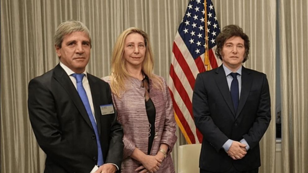 Javier Milei y comitiva viajaron a los Estados Unidos para definir el auxilio financiero.