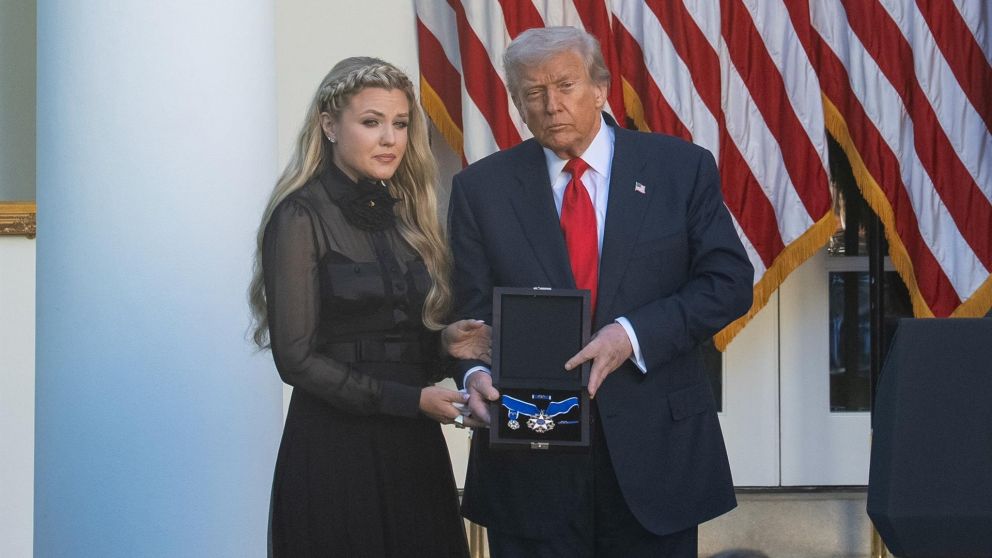 Trump otorga medalla presidencial a título póstumo a Charlie Kirk