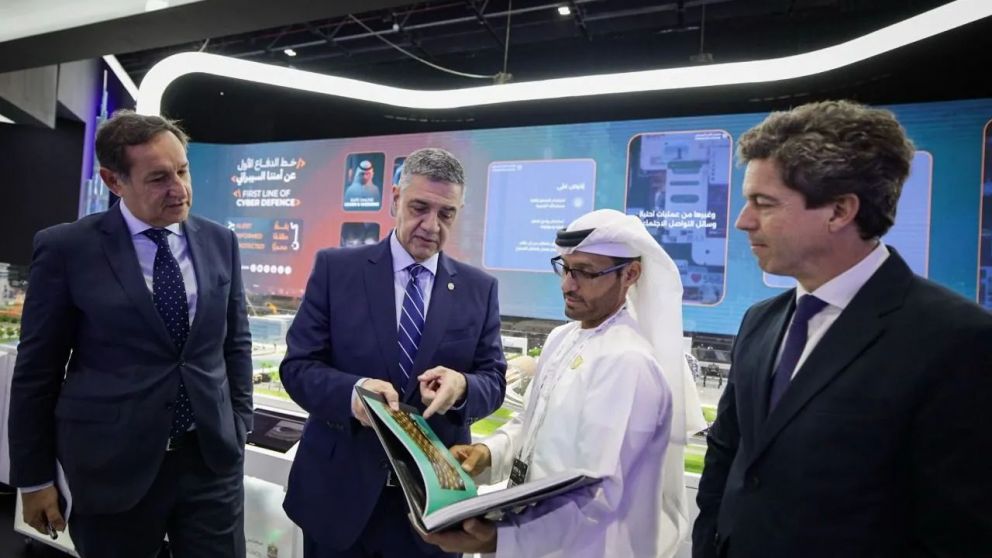 Jorge Macri junto al Head of Cyber Security del Gobierno de Emiratos Árabes Unidos, Dr. Mohamed Al Kuwaiti, el ministro Bereciartua y el secretario Pompeo, en Dubai.
