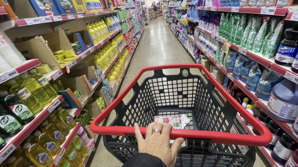 Changuitos cada vez más chicos y más vacíos a la hora de ir al supermercado