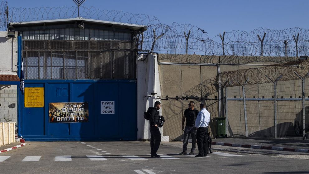 llegan a gaza los primeros presos palestinos liberados por israel tras canje con rehenes