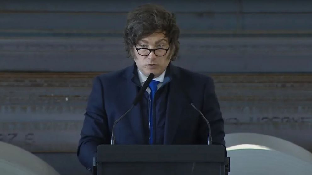 Javier Milei habla desde San Nicolás, en plena campaña electoral.