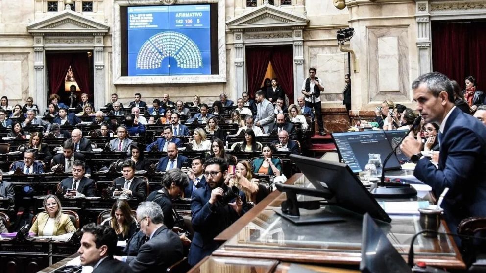 Diputados debate un freno a los DNU.