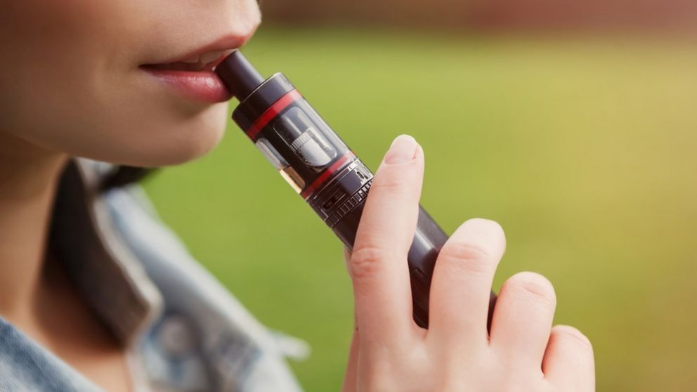 El gobierno de Espa�a proh�be fumar y vapear a menores: nueva ley del tabaco