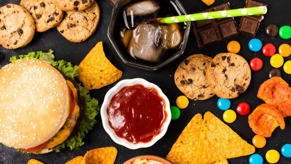 Un estudio de la Universidad de Michigan revela que el 21% de las mujeres y el 10% de los hombres de la generación X muestran signos de adicción a los alimentos ultraprocesados.