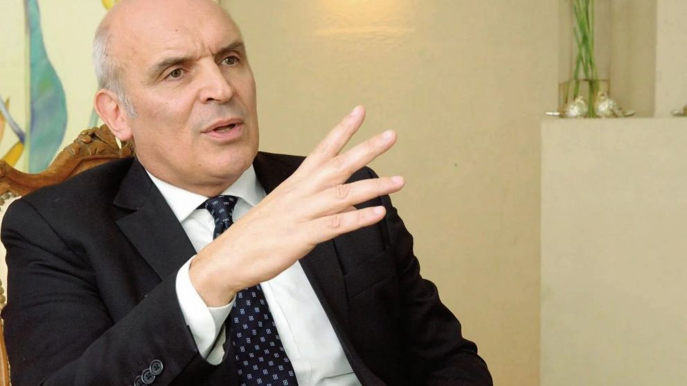 La renuncia de Espert a su candidatura acorralado por sus vínculos con empresario narco, escalaron hasta el presidente Milei.