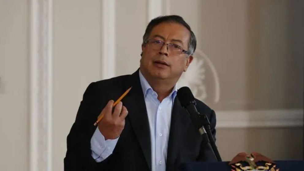 Gustavo Petro llam� a los familiares de los tripulantes a organizarse contra los ataques de Estados Unidos, ante lo que calific� de �asesinatos� evitables