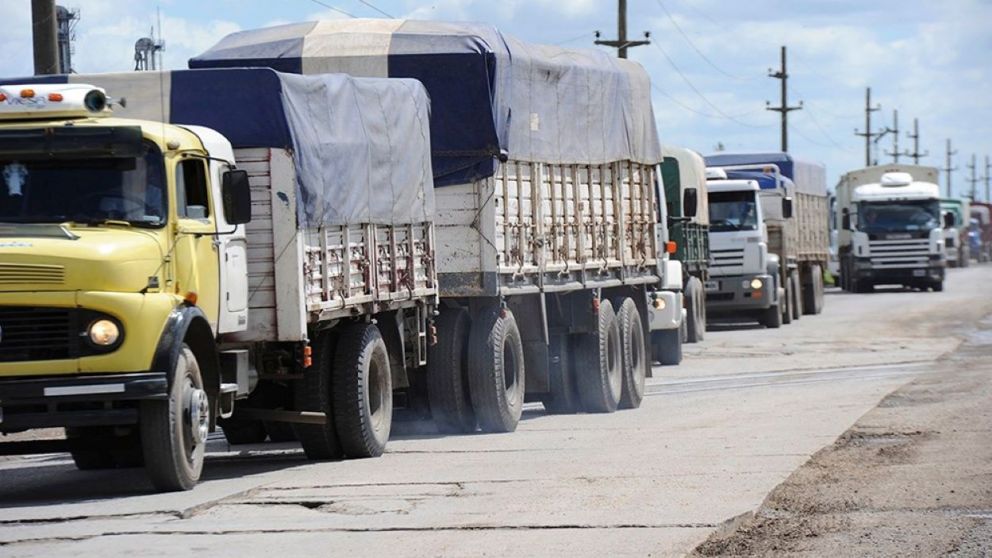 Camioneros exigía un incremento del 5% mensual, pero el Gobierno se opuso