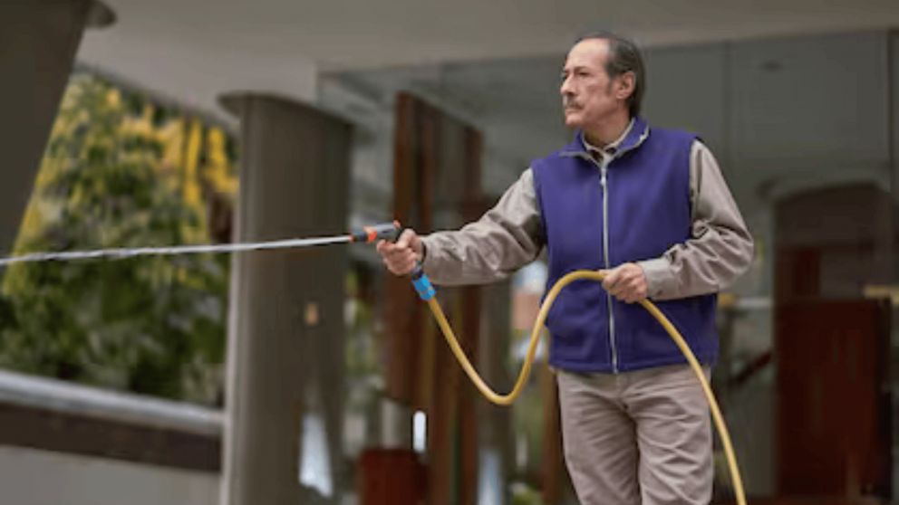 Guillermo Francella como Eliseo