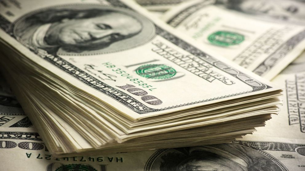 El dólar cotiza este viernes a $1.380