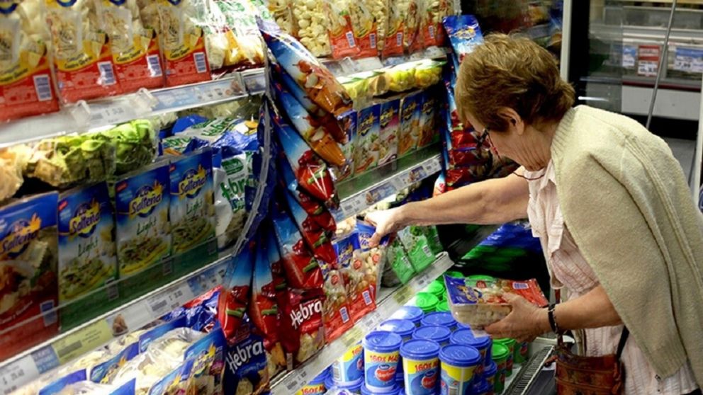 Algunos jubilados y pensionados de la ANSES tendrán descuentos en diferentes cadenas de supermercados.