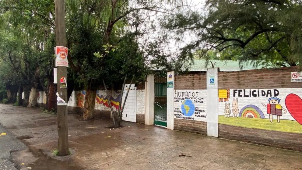 Apuntan contra el padre que acompa�aba a los alumnos que entonaron c�nticos antisemitas.