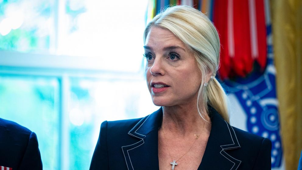 pam bondi refuerza medidas contra inmigración ilegal en eeuu