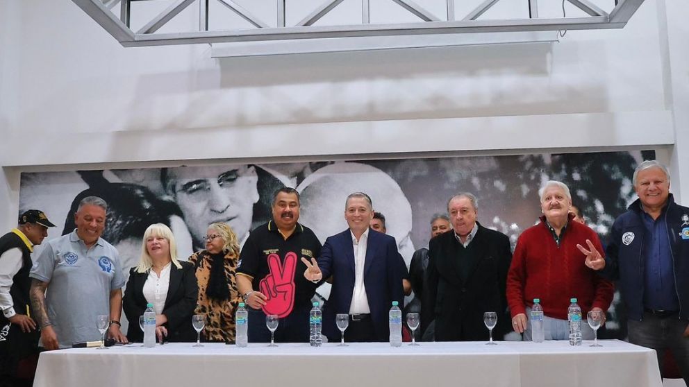 Fernando Gray presentó su candidatura a diputado nacional en la sede de las 62 Organizaciones Peronistas