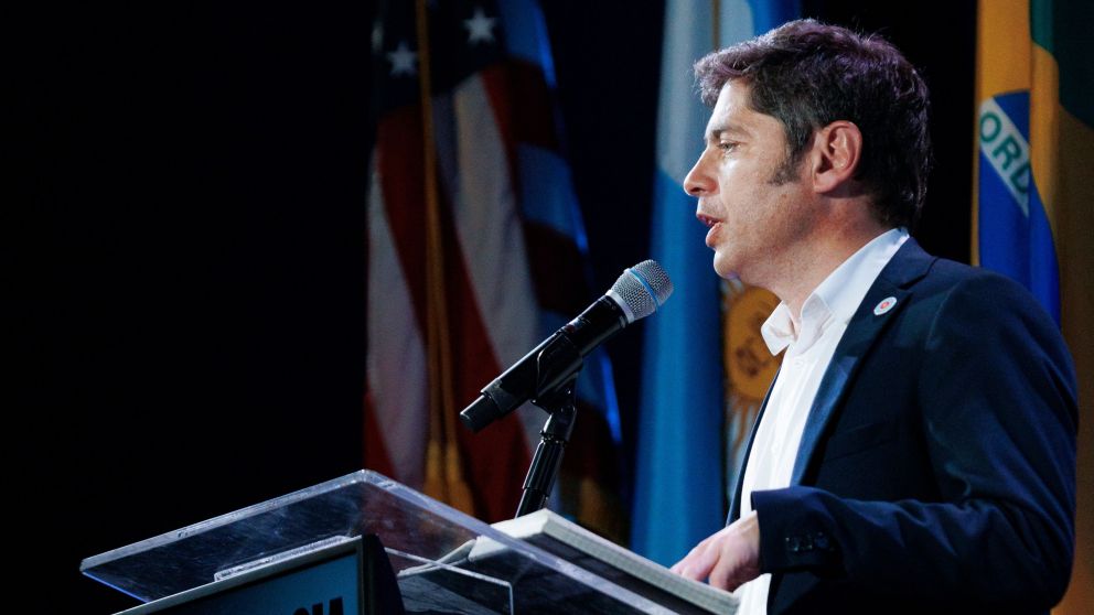 Kicillof advirtió que en Argentina están en riesgo "la división de poderes, el federalismo y la justicia" y reitero el pedido para "que cese la injusta condena contra Cristina".