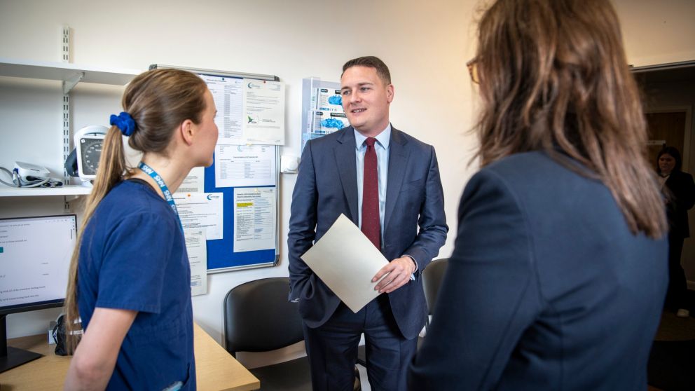 Wes Streeting MP, Labour’s Shadow Secretary of State for Health and Social Care, visiting the Cambridge Practice in Aldershot, Hampshire, UK.
Photo©Steve Forrest/Workers’ Photos