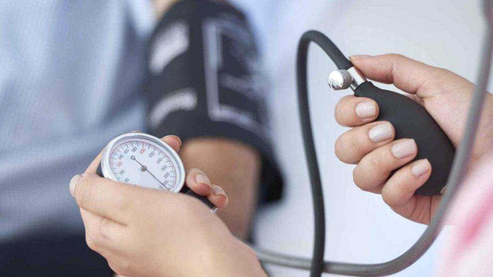 La Organización Mundial de la Salud alerta sobre el alarmante aumento de la hipertensión arterial no controlada, que afecta a más de 1.000 millones de personas en todo el mundo.