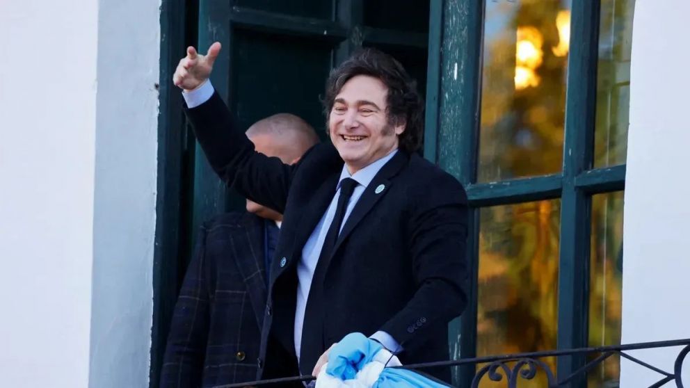 Milei viaja a Córdoba: discurso en la Bolsa y acto de campaña.