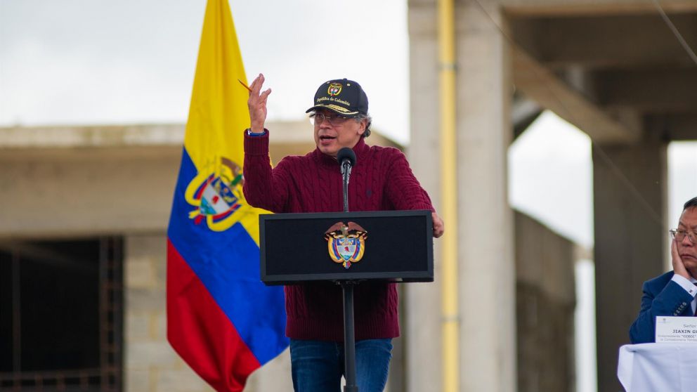 petro responde a trump: "a mí no me amenace" tras acusaciones sobre coca