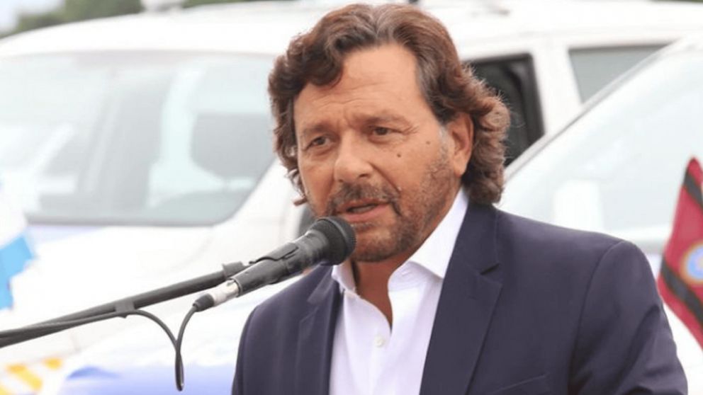 “Insistimos en la necesidad de dar de baja los planes sociales de ANSES a aquellos extranjeros que los cobran sin vivir en nuestro país”, expresó Sáenz