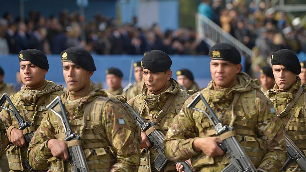 Las bajas de las fuerzas armadas alcanzan las 18.000.