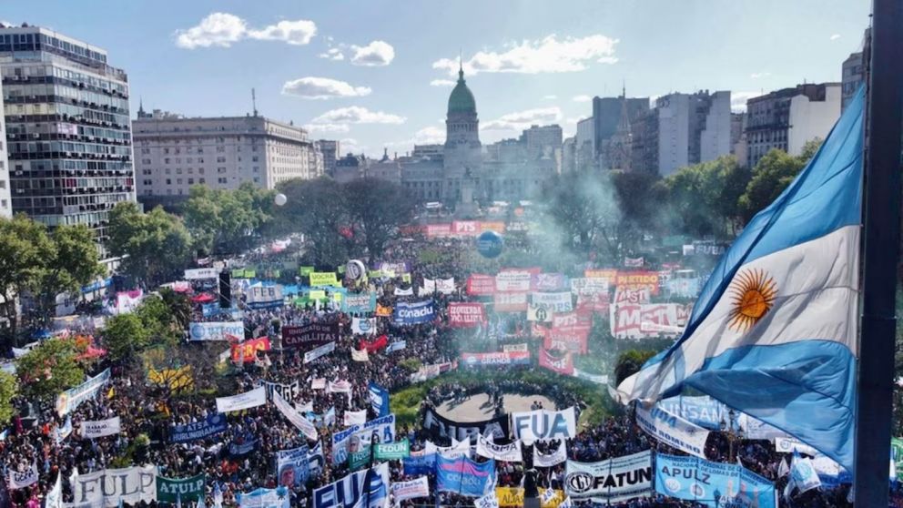 Gremios convocan a la tercera Marcha Federal Universitaria, tras el veto de Javier Milei