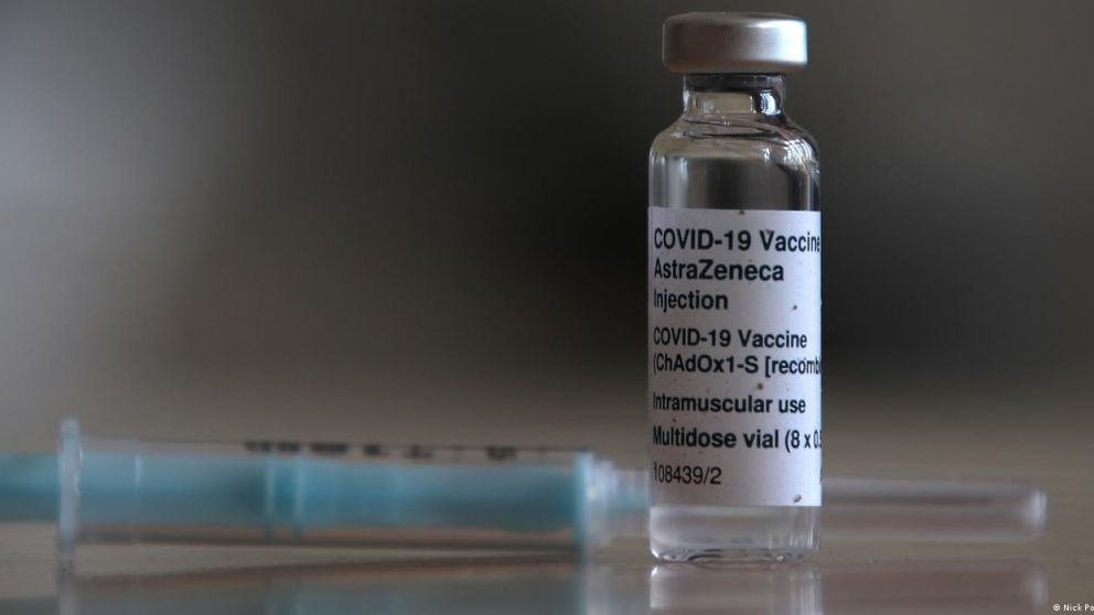 Días atrás AstraZeneca cesó la comercialización de su vacuna en la Unión Europea