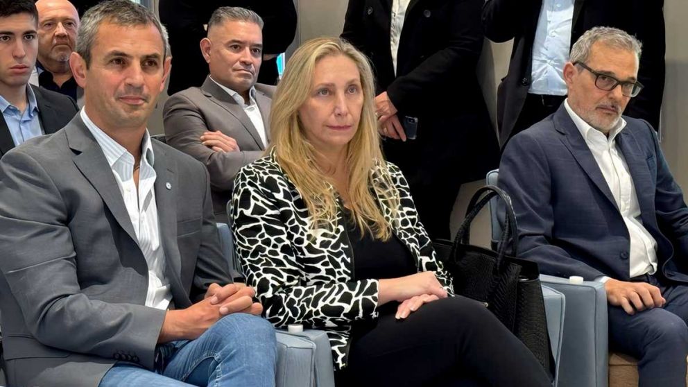 Karina Milei visitó la Cámara de Diputados y se reunió con Martín Menem y legisladores de LLA para ordenar la agenda parlamentaria