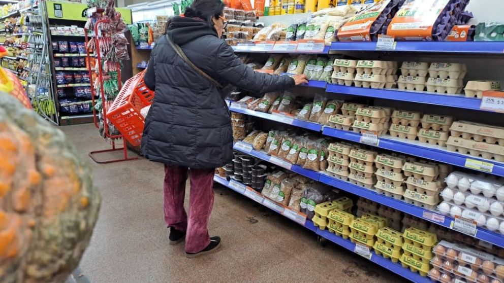 El consumo sigue en reracci�n