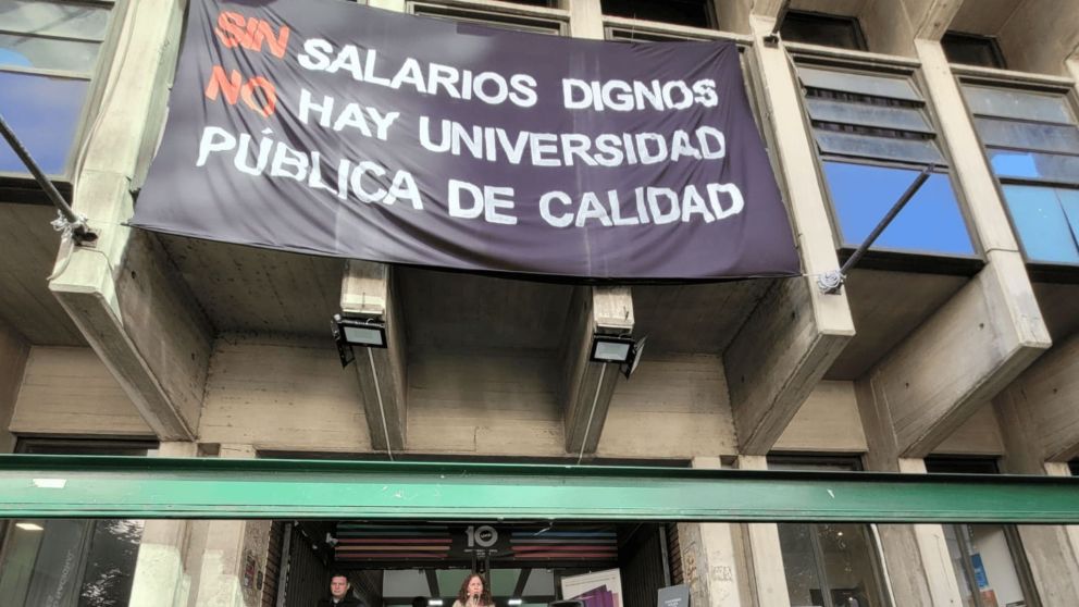Paran este miércoles docentes universitarios agrupados en Conadu (X/@PrensaCONADU).