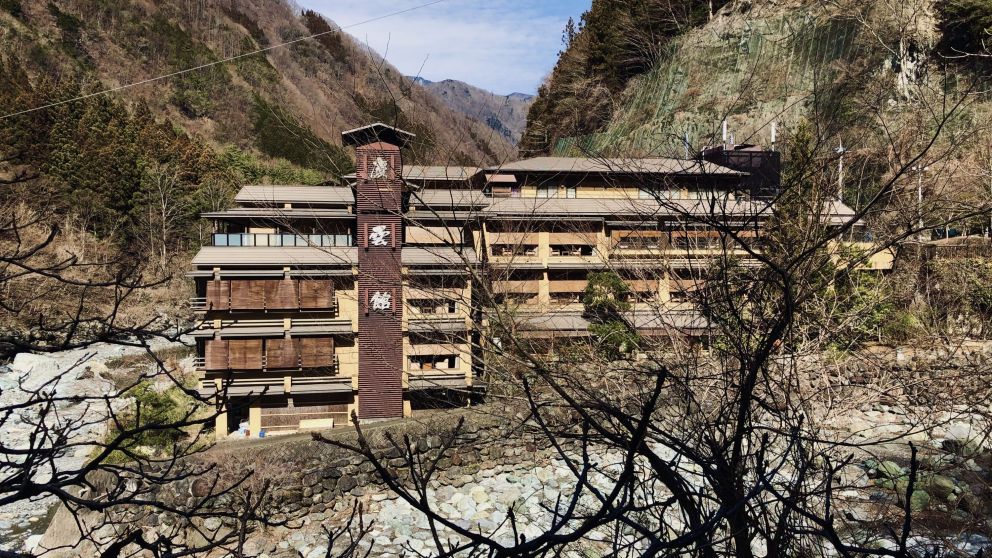 Nisiyama Onsen Keiunkan (Wikipedia)