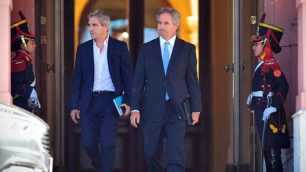 Luis Caputo y Pablo Quirno