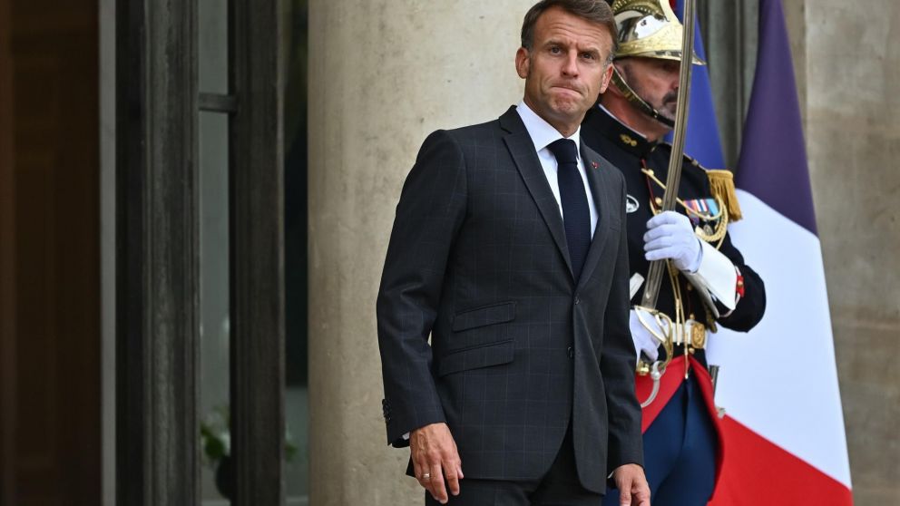 El gobierno de Francia se tambalea ante una moción de confianza crucial.