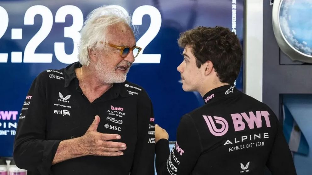 Briatore habla y Colapinto escucha. Una escena repetida en los boxes de Alpine y que se repetirá en Canadá.