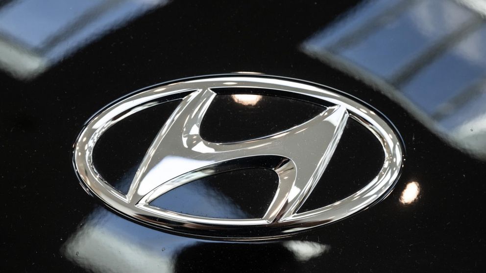 En una operación de inmigración en Georgia, Estados Unidos, cientos de trabajadores, principalmente surcoreanos, fueron detenidos en una fábrica de Hyundai.