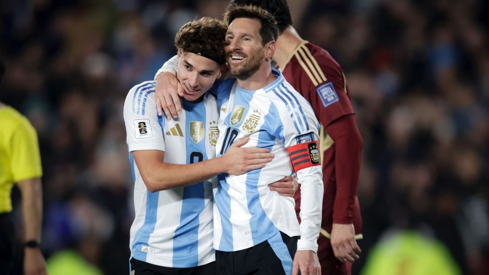 Lionel Messi y Julian ALvarez. Argentina vs Venezuela. Eliminatorias Mundial USA 2026