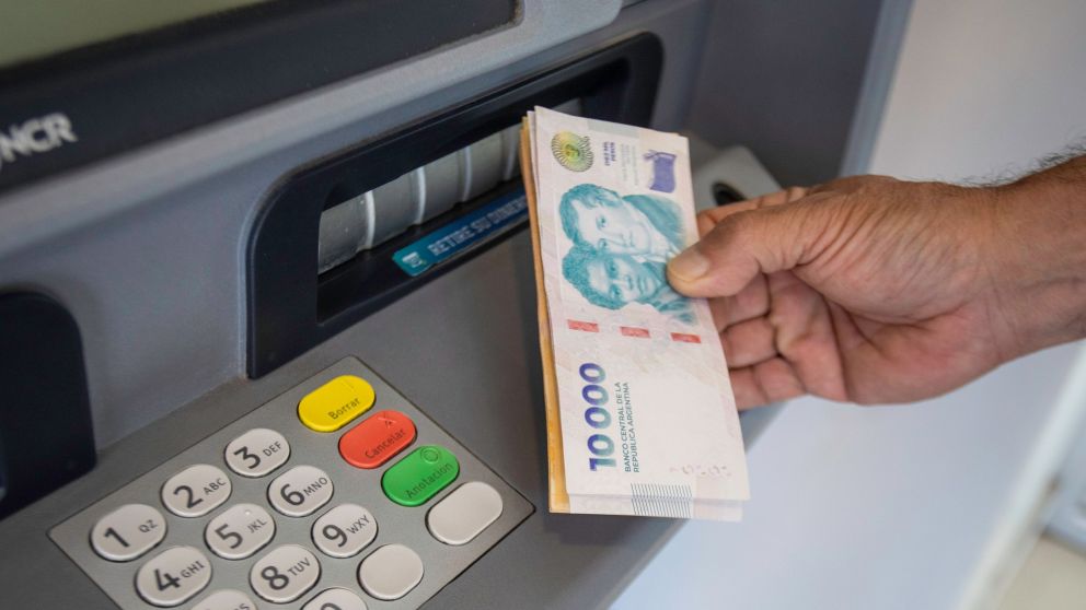 El monto de retiro en efectivo de los cajeros automáticos depende de cada banco