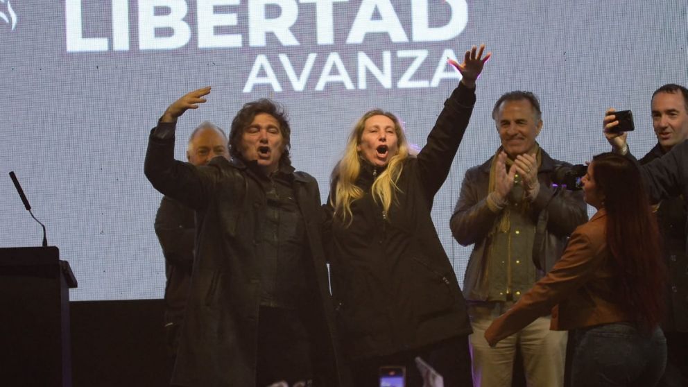 Javier Milei brinda un discurso desde Moreno.