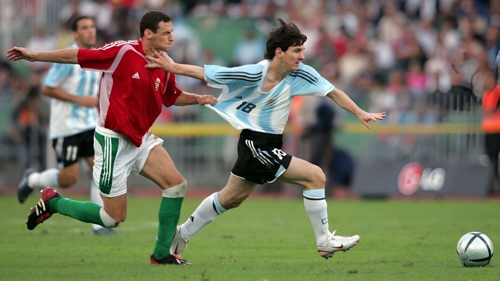 El primer partido de Messi con la Selección en Argentina fue el 9 de septiembre de 2005 cuando, con 18 años, enfrentó a Perú