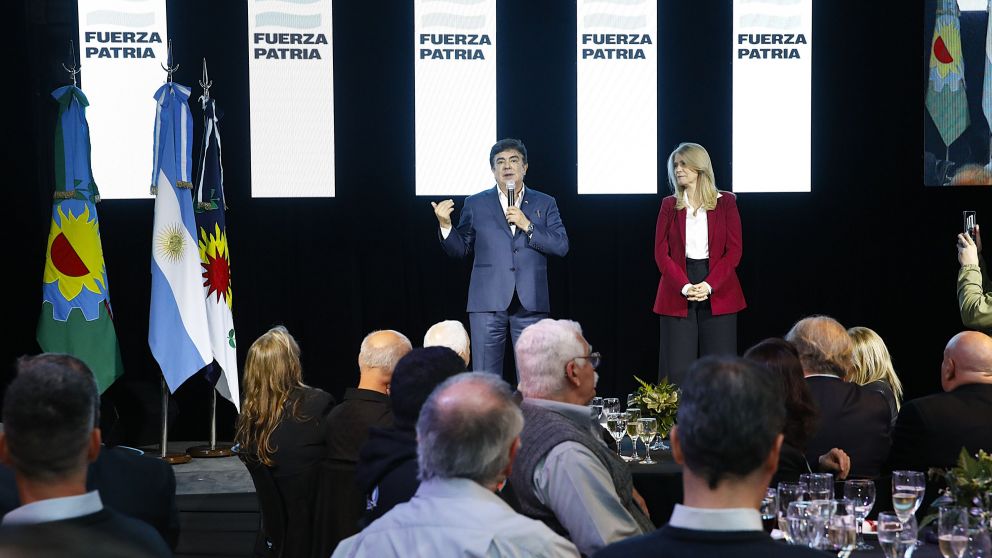 Fernando Espinoza y Verónica Magario recibieron un fuerte apoyo de más de 1000 empresarios de La Matanza.