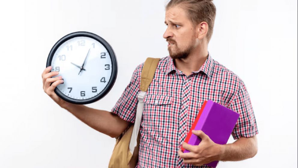 Si se aprueba el cambio de horario en Argentina, los relojes deberán atrasarse una hora, afectando rutinas, transporte y actividades diarias.