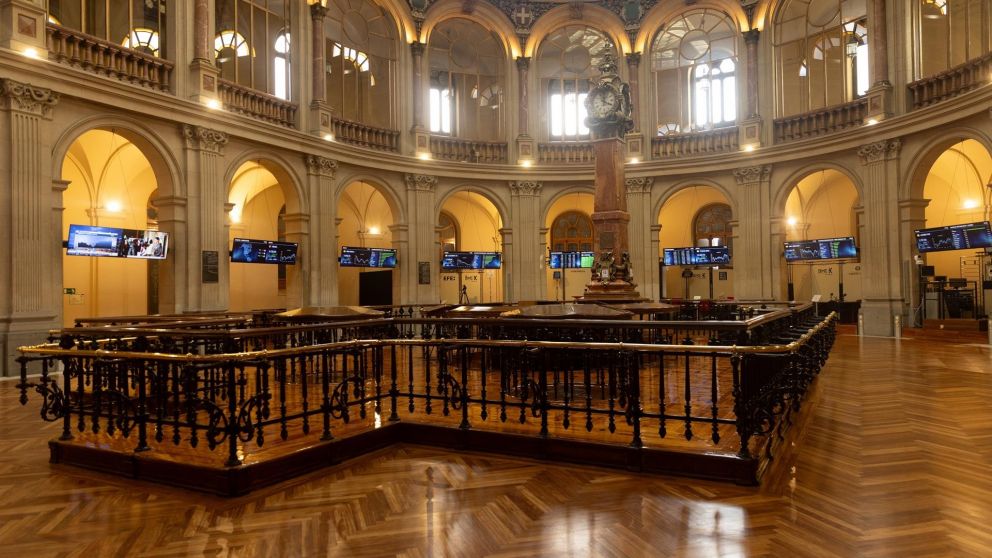 el ibex 35 inicia la jornada con retroceso y pierde los 14.900 puntos